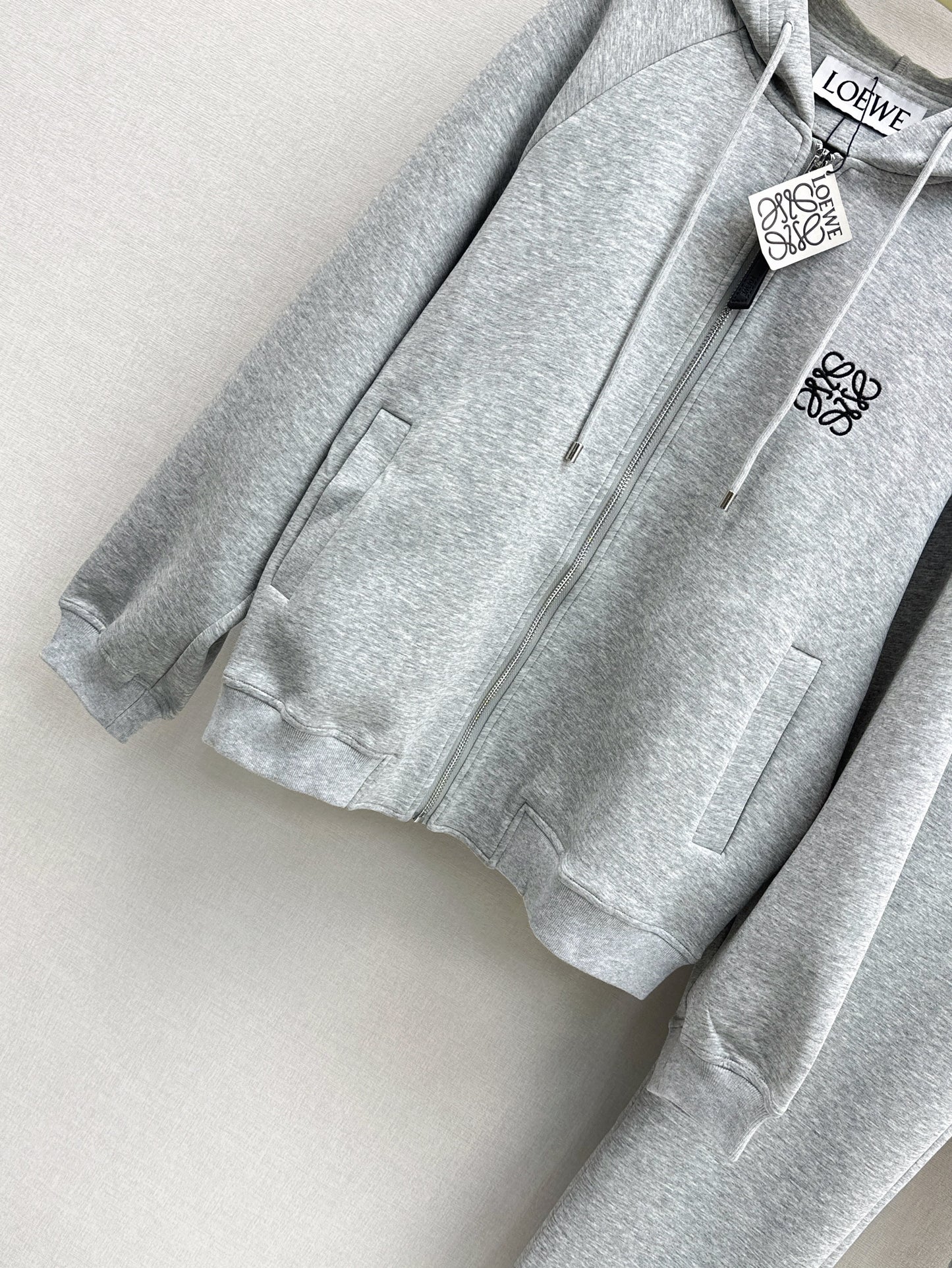 Loose-fitting hooded jacket and trousers