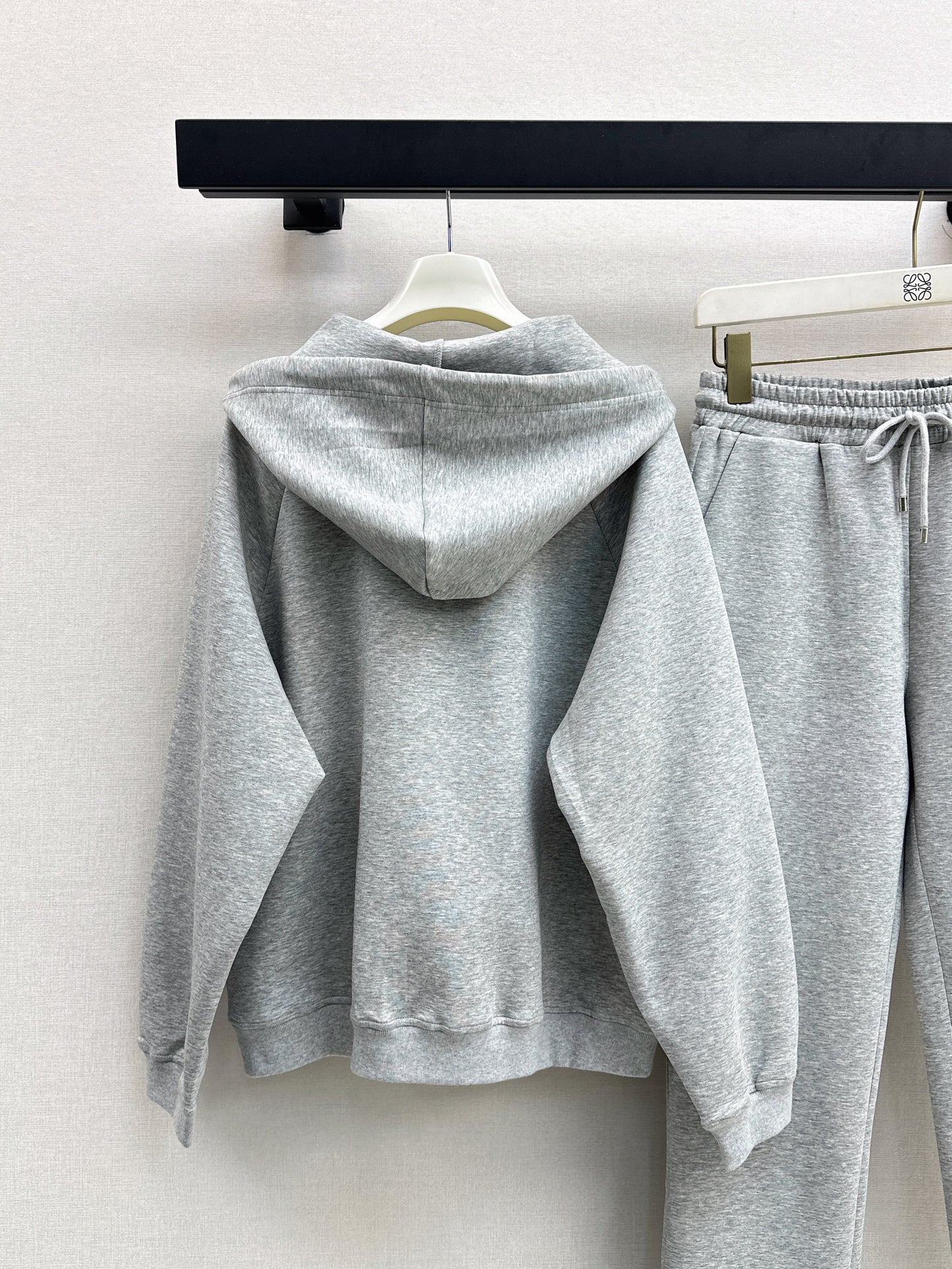 Loose-fitting hooded jacket and trousers