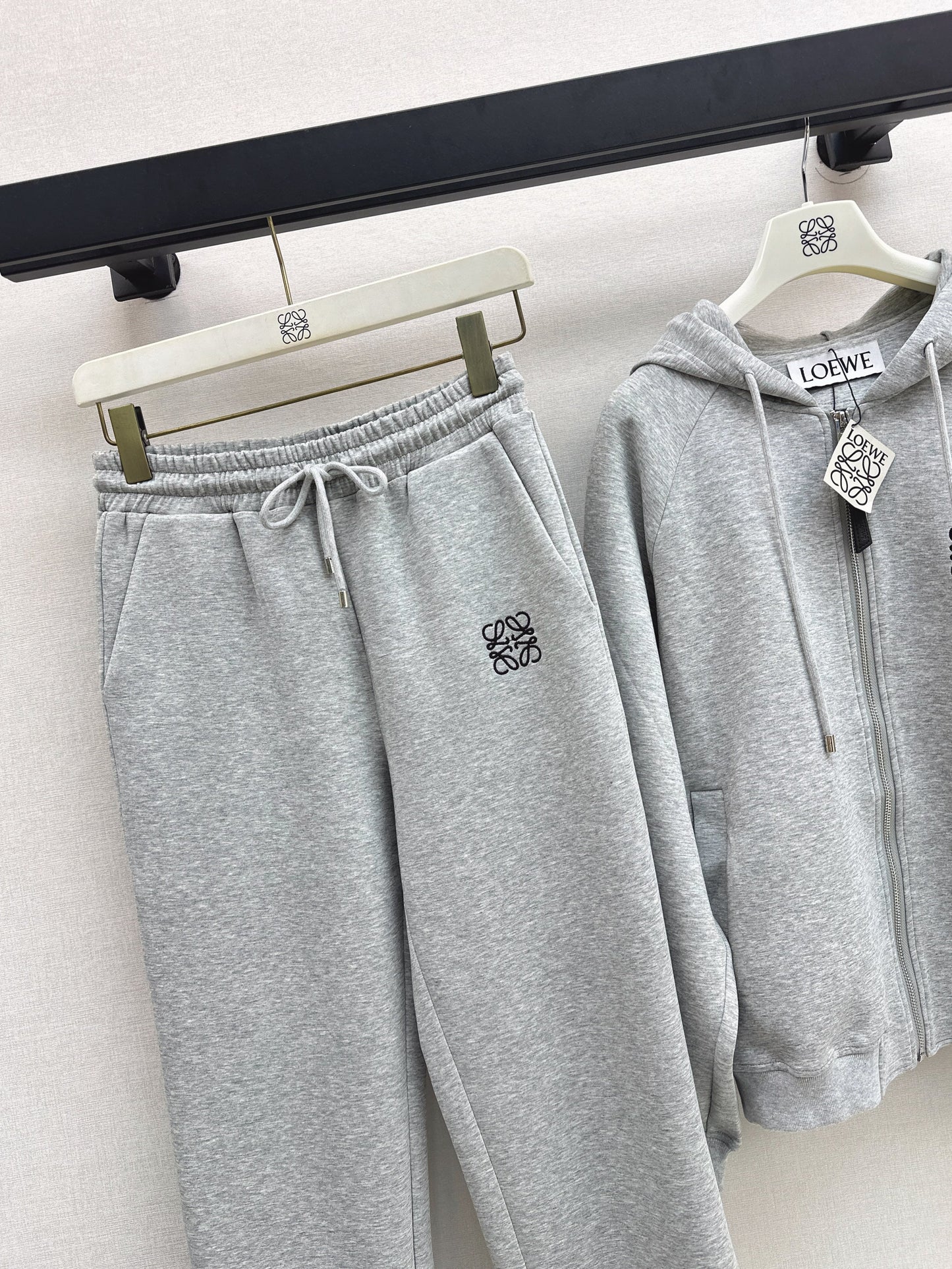 Loose-fitting hooded jacket and trousers