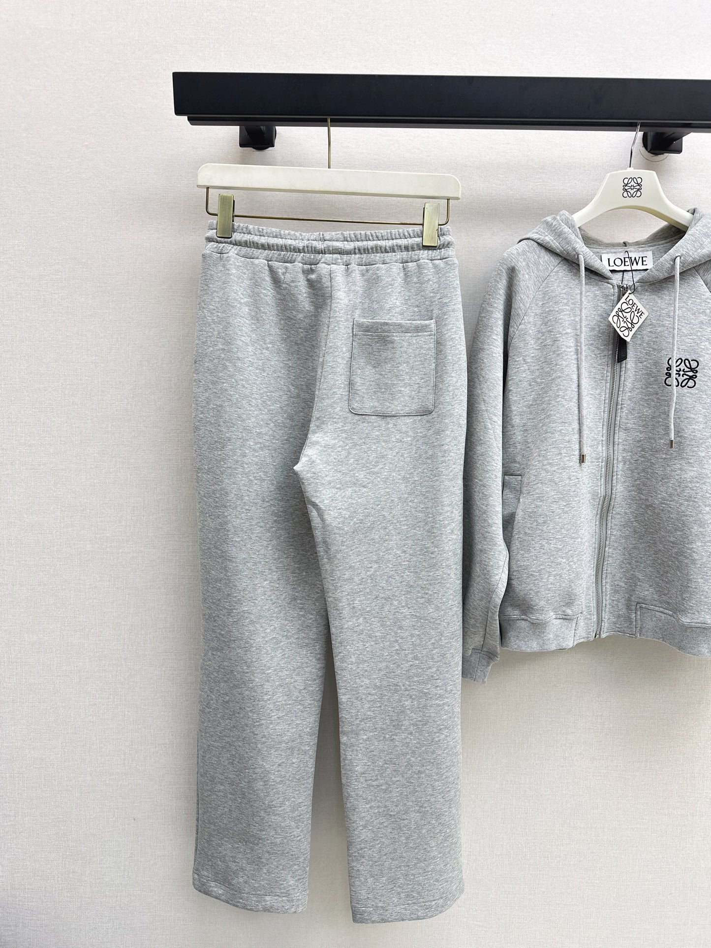 Loose-fitting hooded jacket and trousers