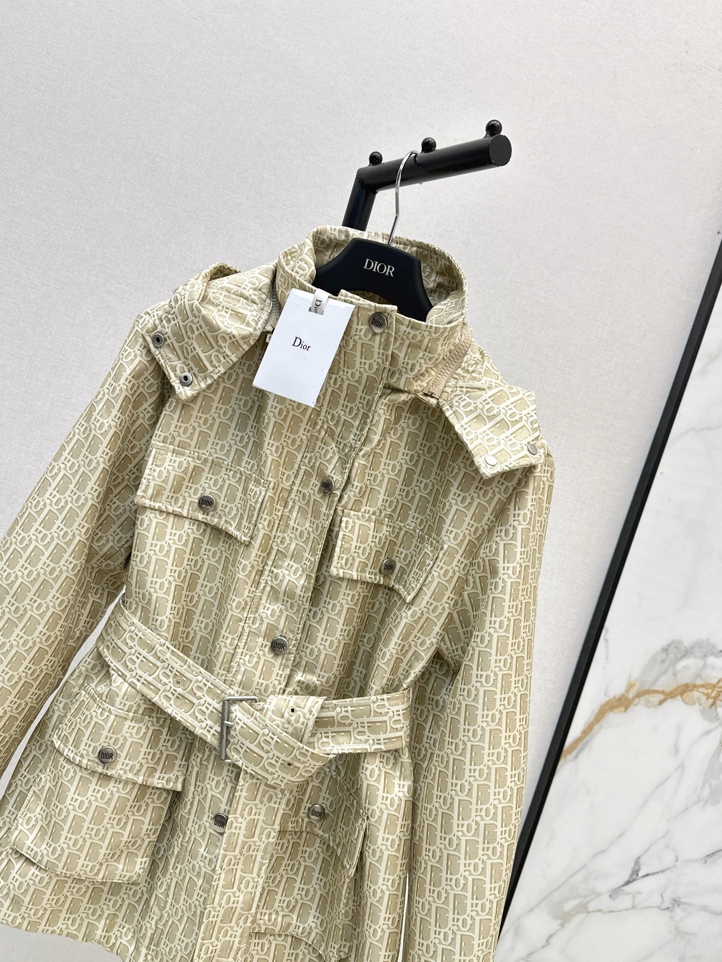Hooded mid-length jacket