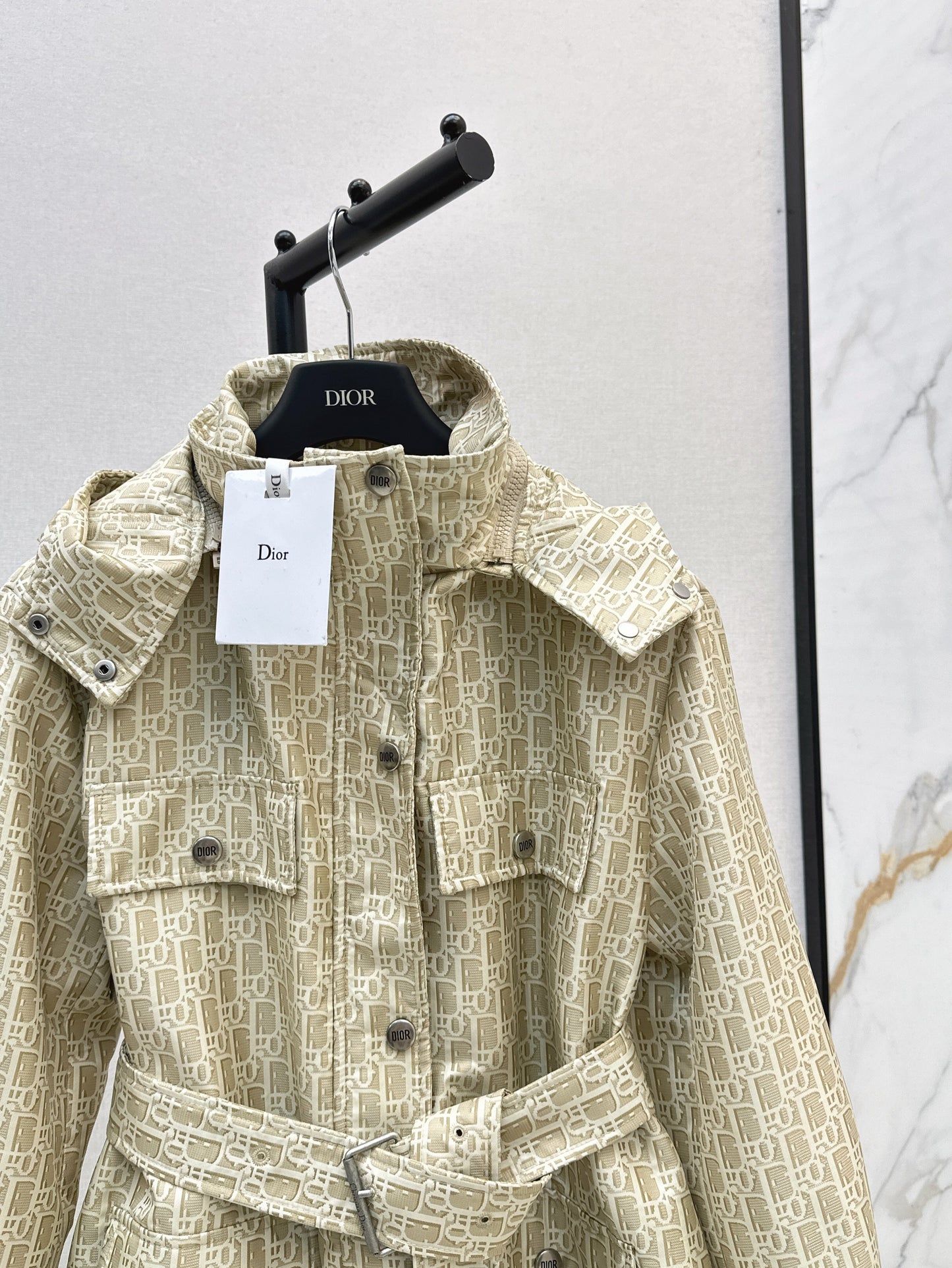 Hooded mid-length jacket