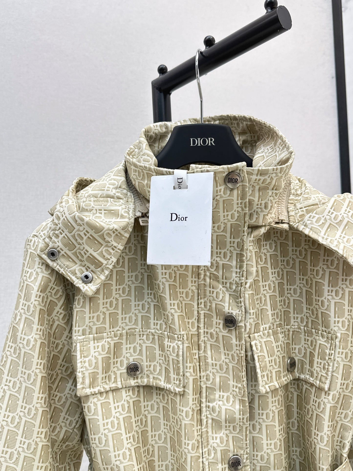 Hooded mid-length jacket