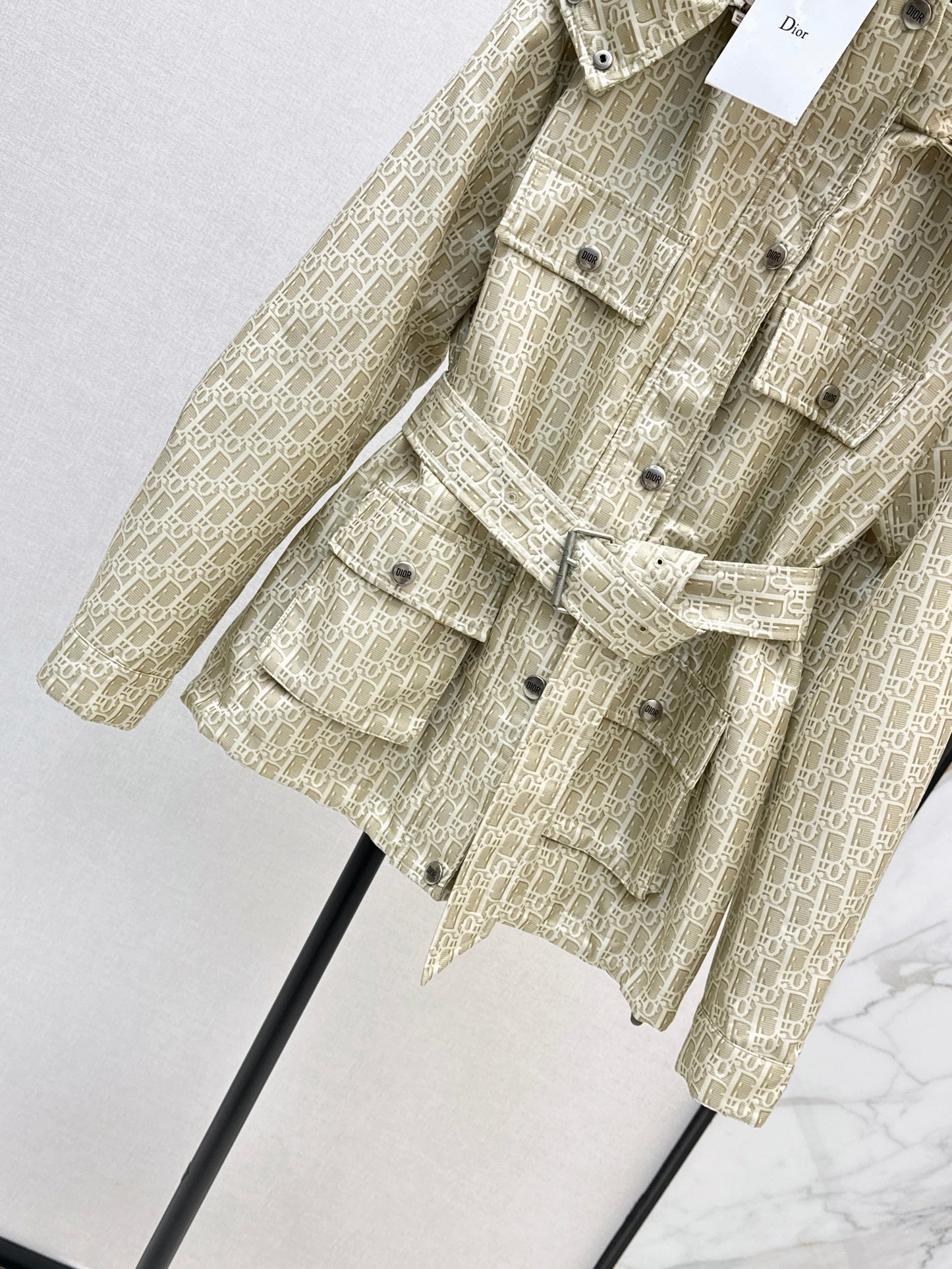 Hooded mid-length jacket