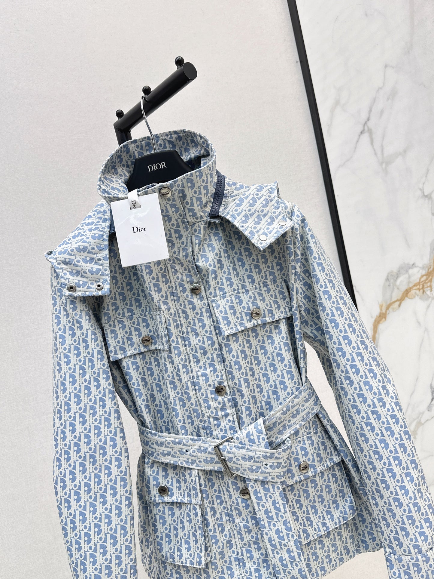 Hooded mid-length jacket