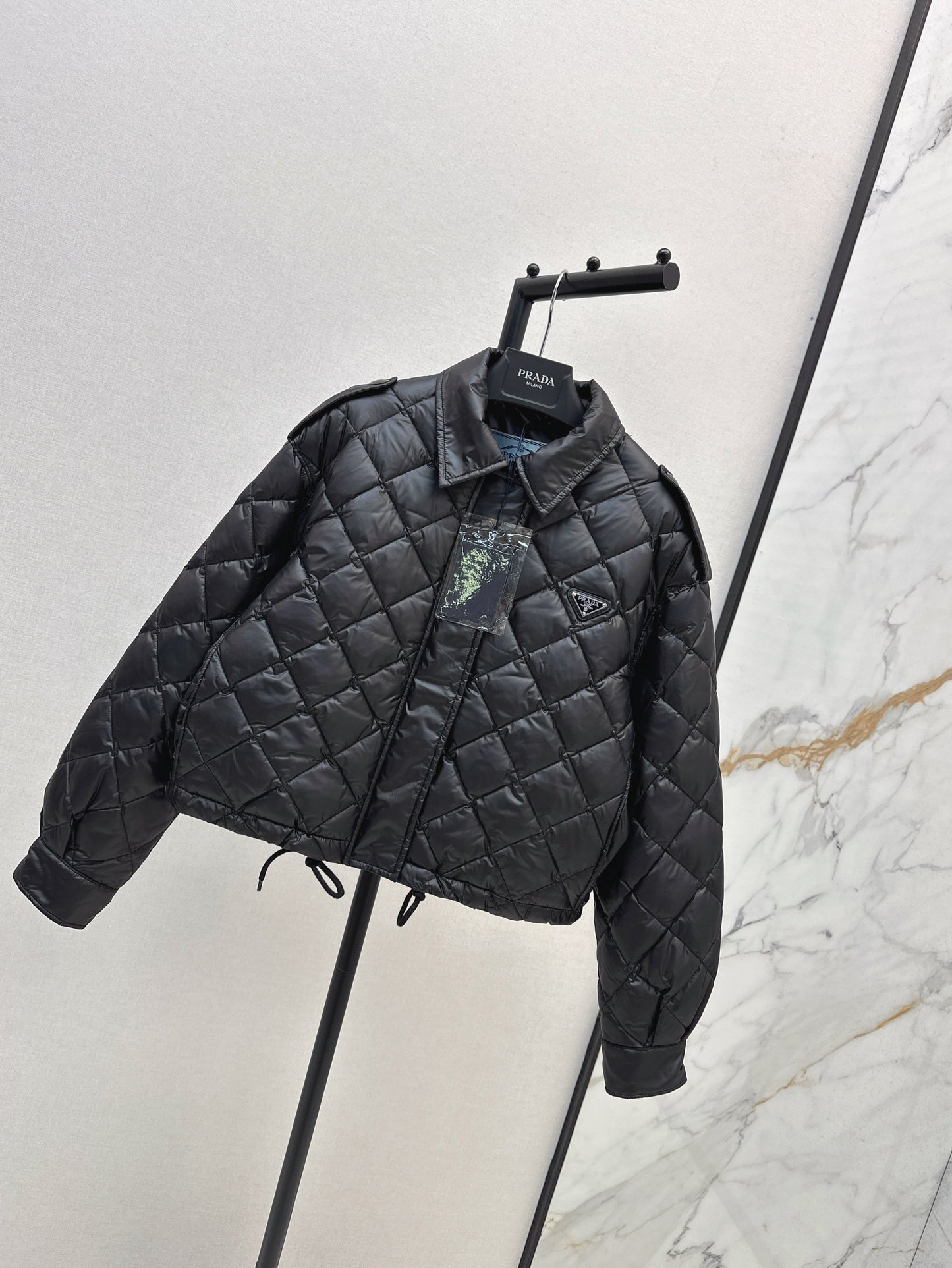 Diamond-patterned lapel short down jacket