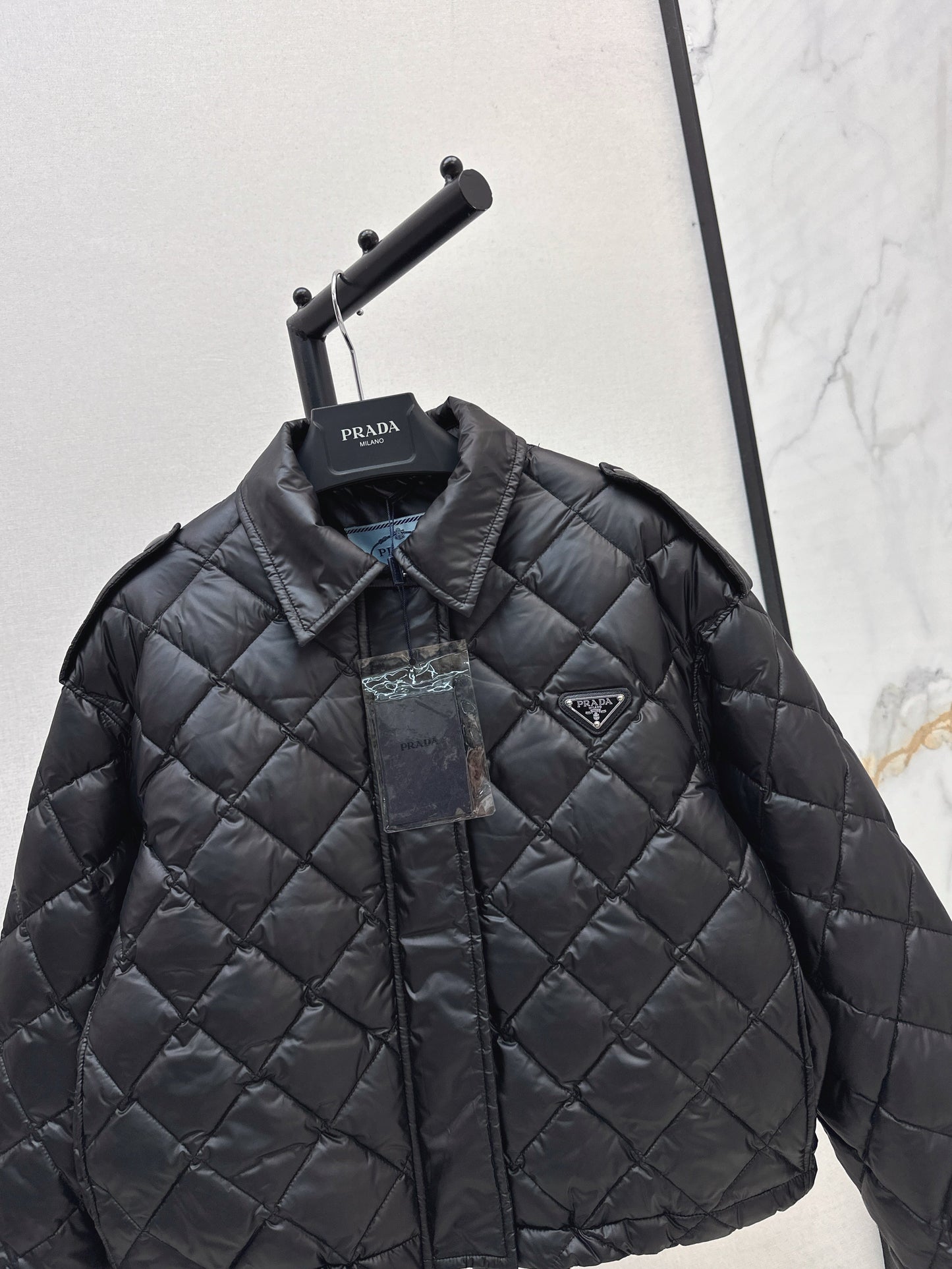 Diamond-patterned lapel short down jacket