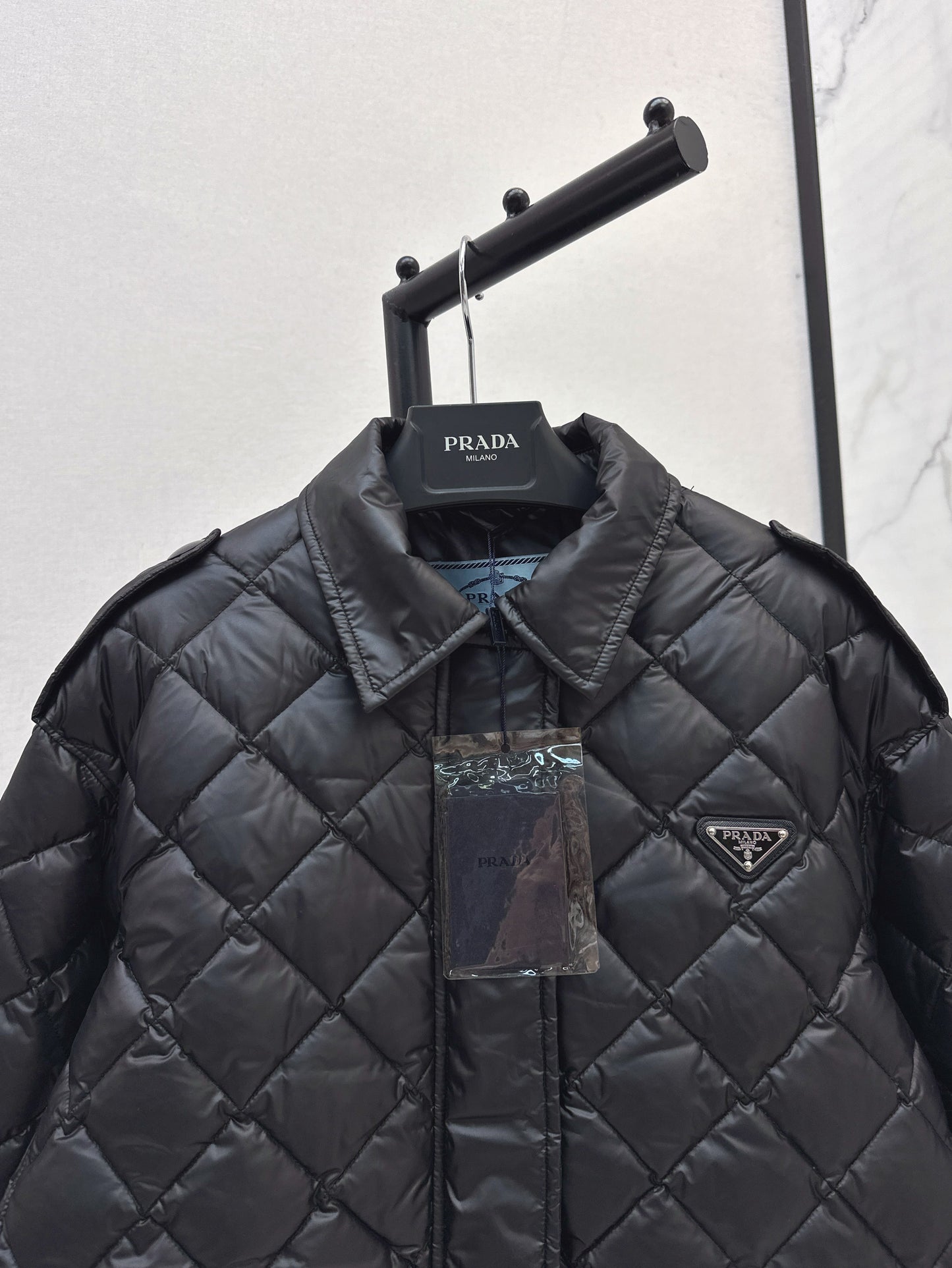 Diamond-patterned lapel short down jacket