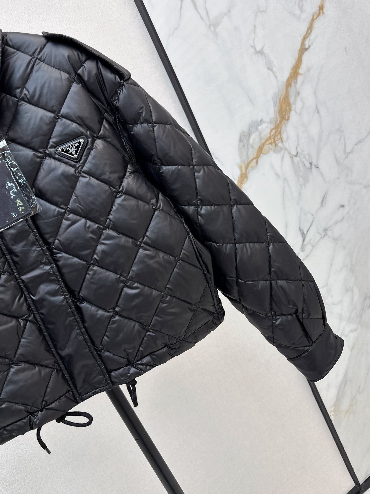 Diamond-patterned lapel short down jacket