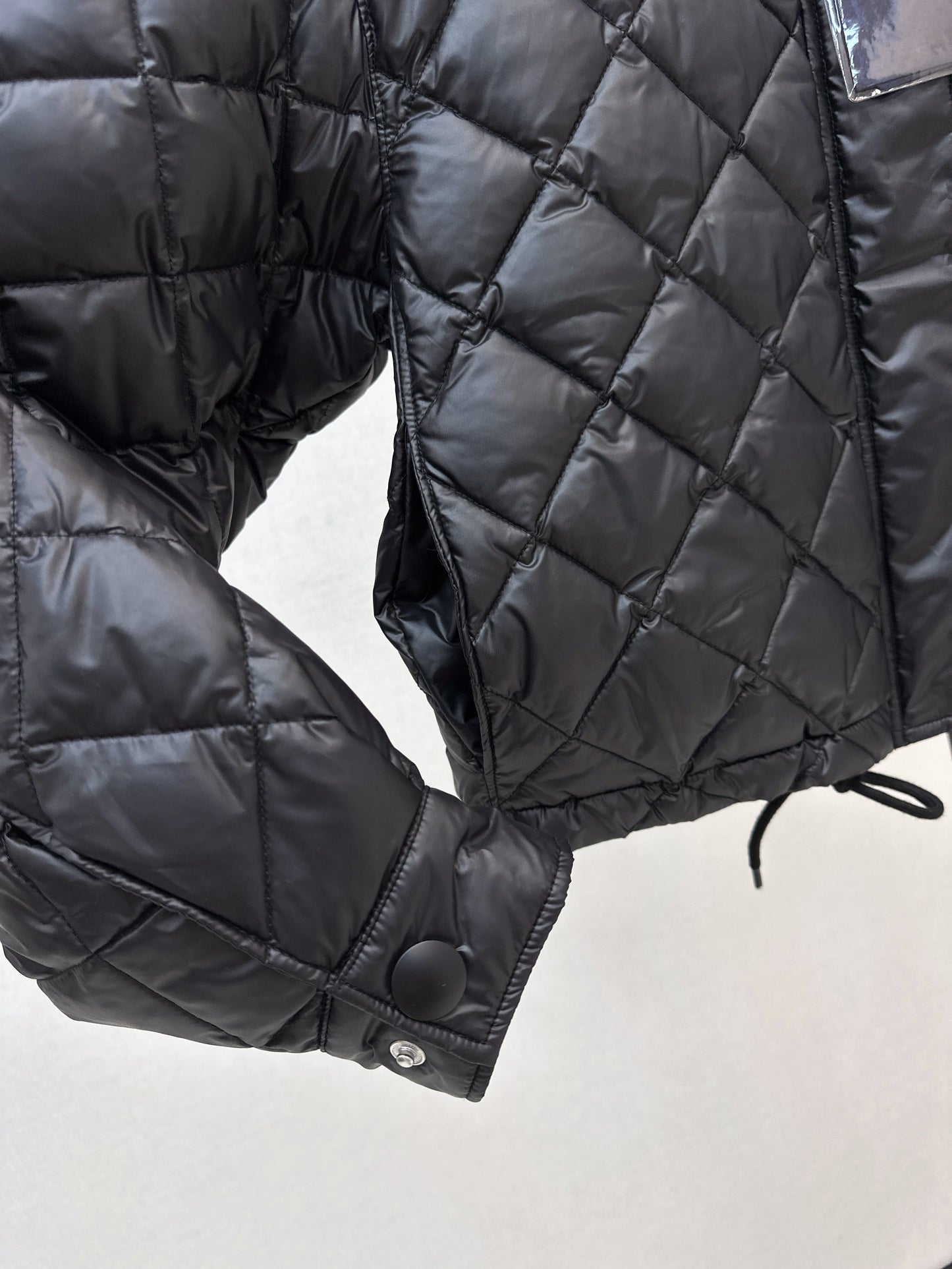 Diamond-patterned lapel short down jacket
