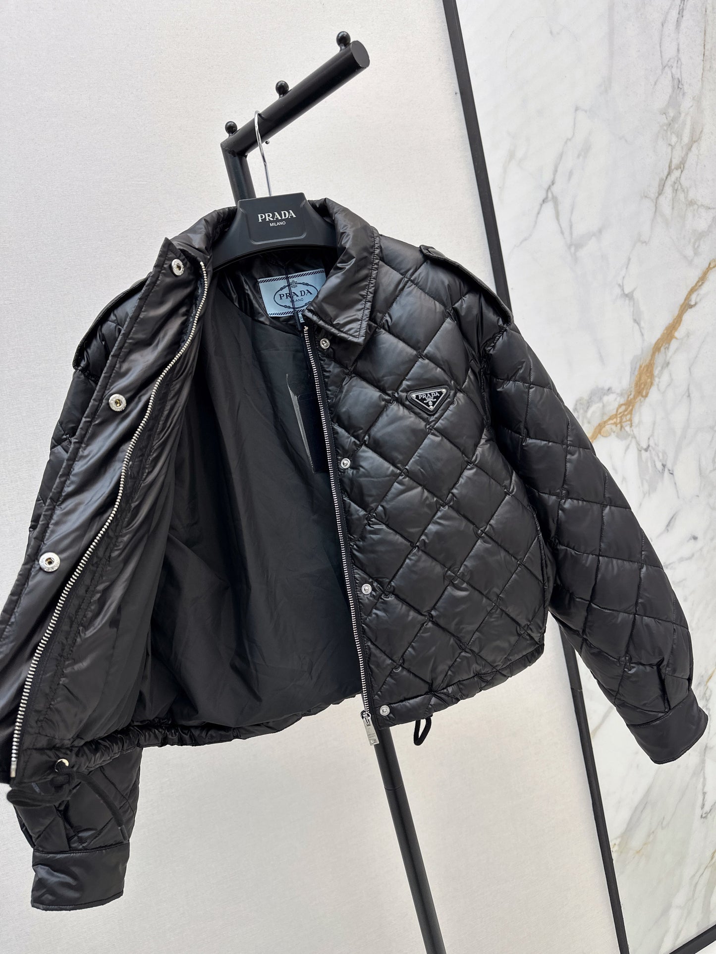 Diamond-patterned lapel short down jacket
