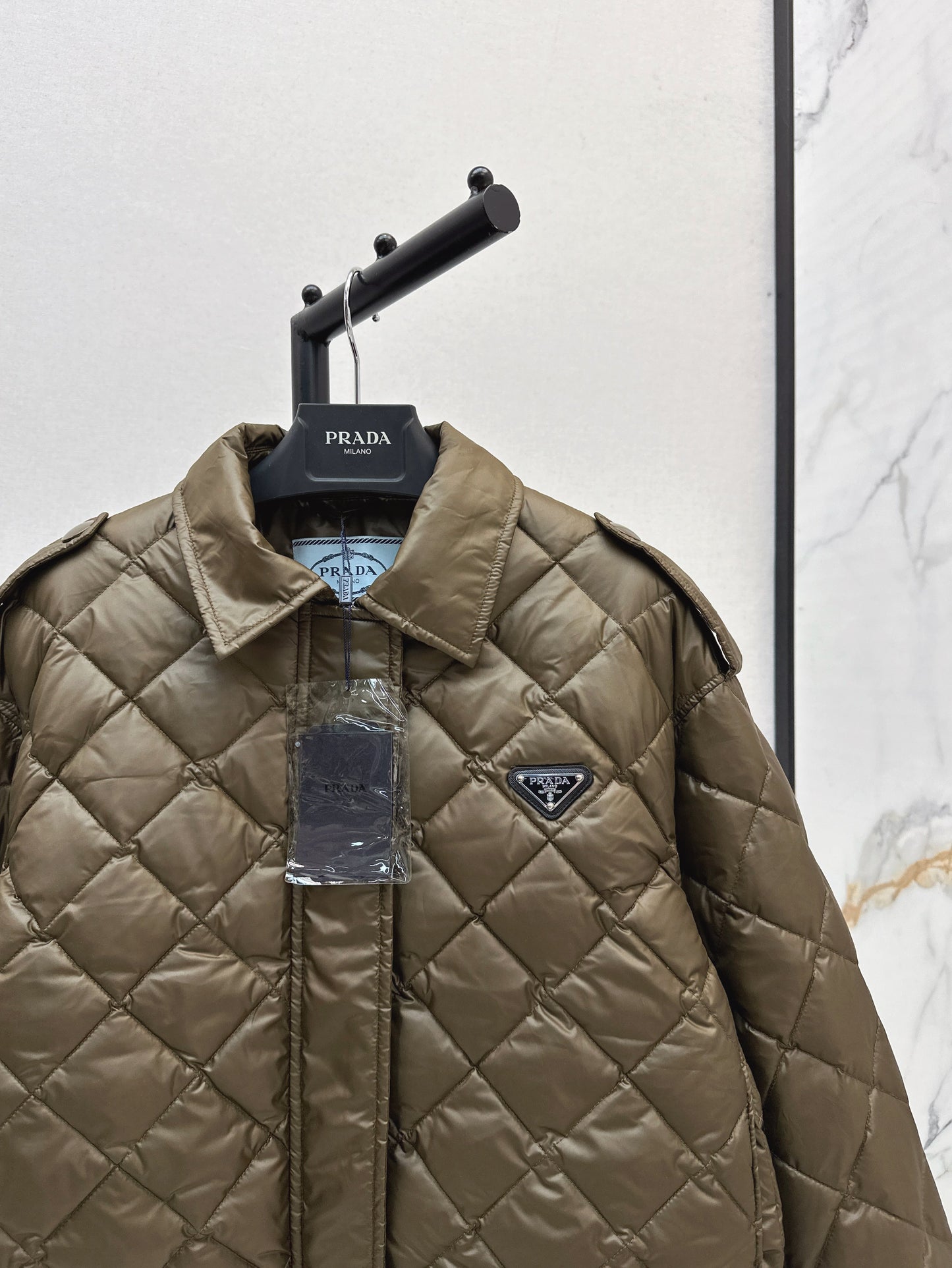 Diamond-patterned lapel short down jacket