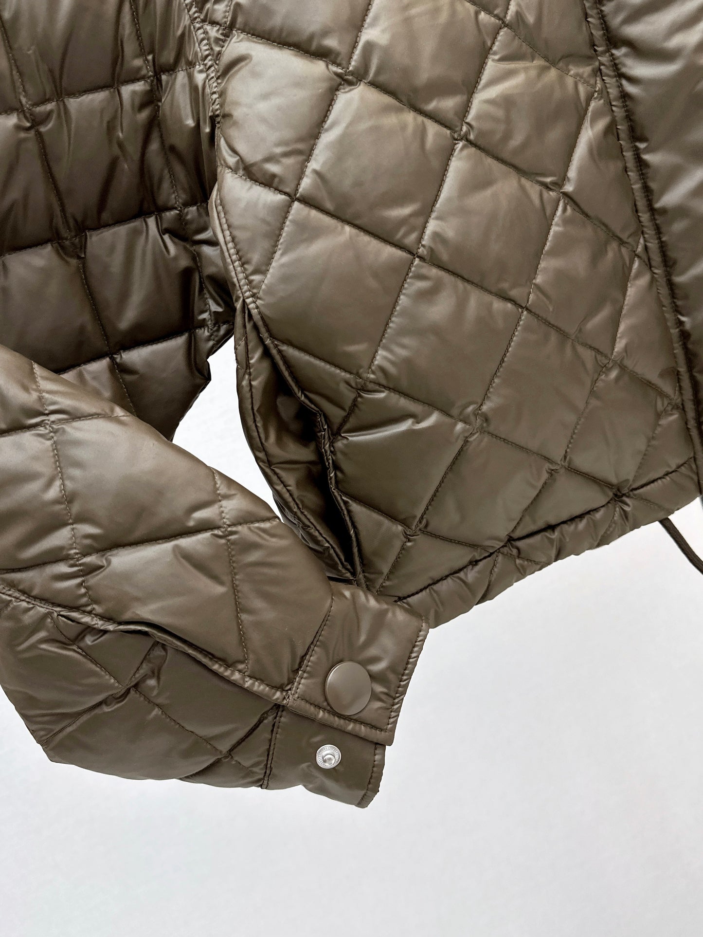 Diamond-patterned lapel short down jacket