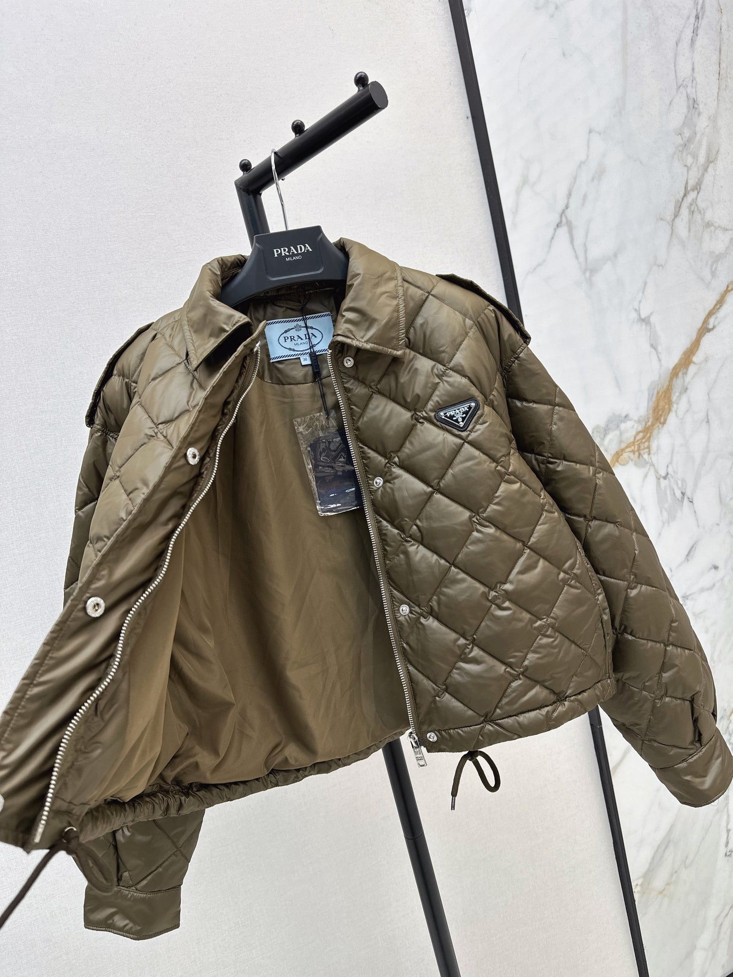 Diamond-patterned lapel short down jacket