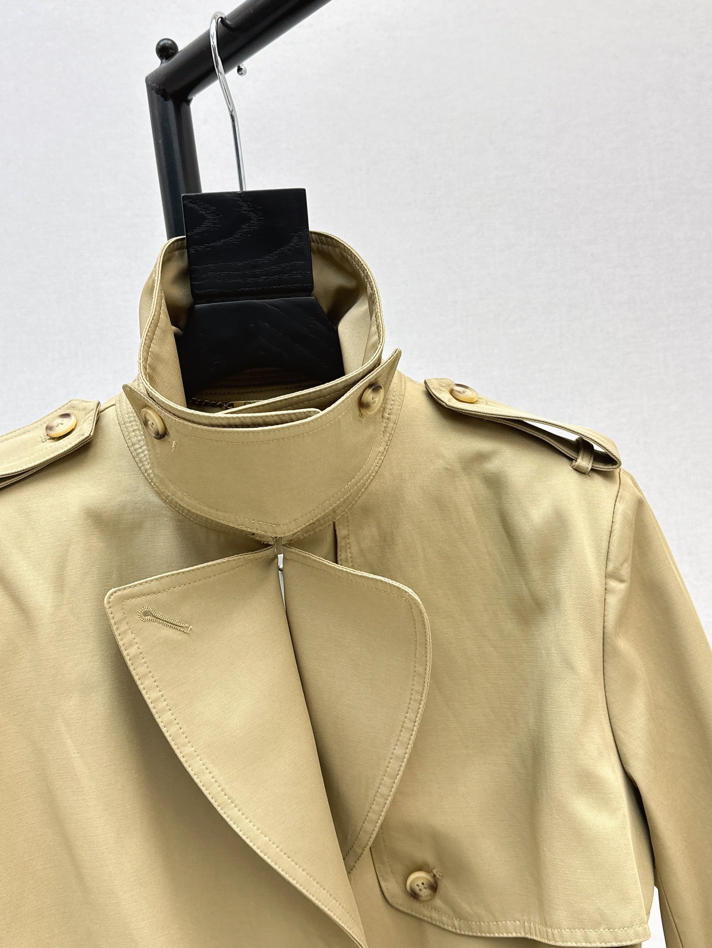 Short trench coat