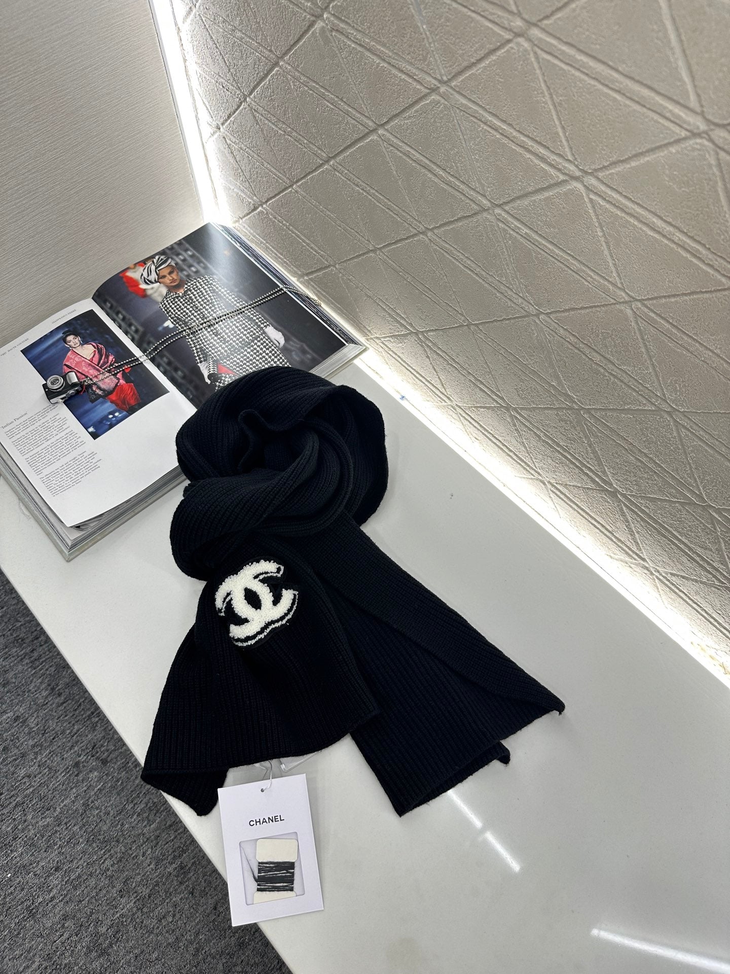 Cashmere knitted scarf