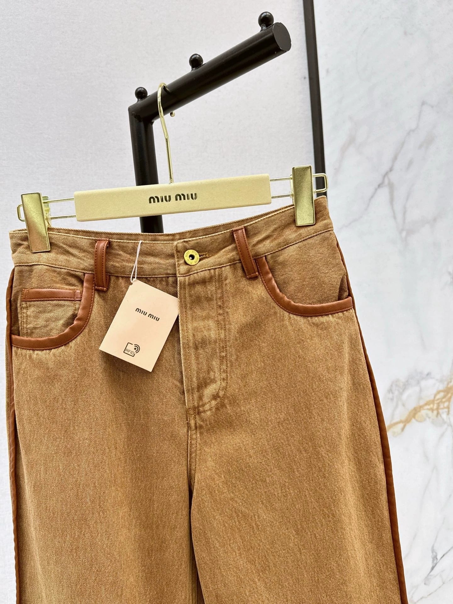 25Brown leather trim slim pants