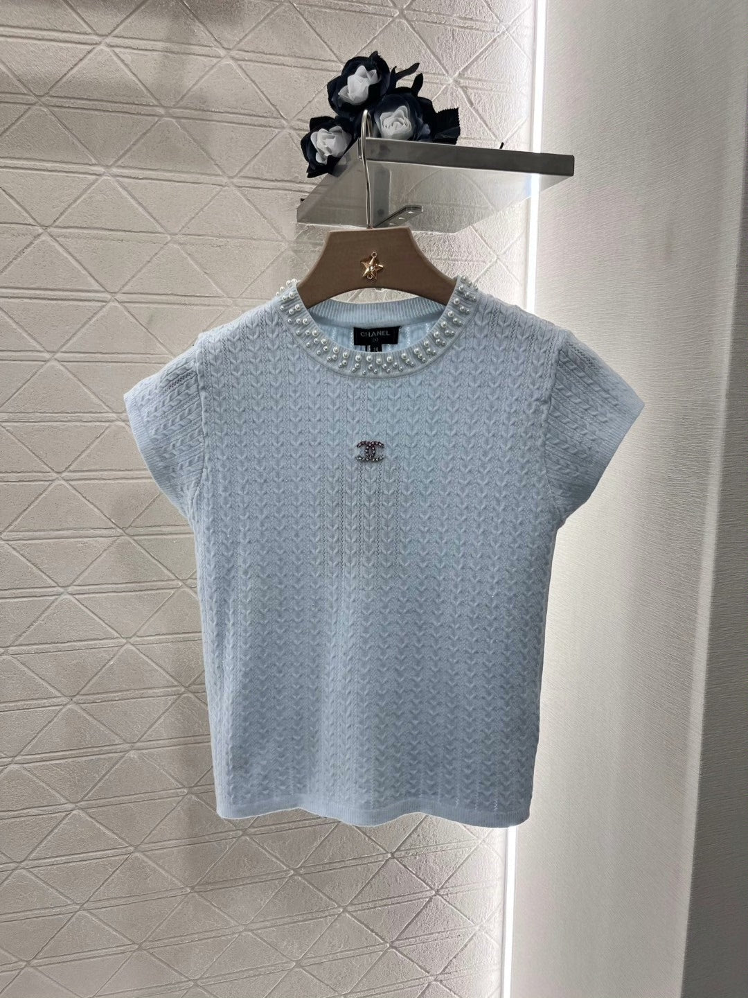 25 Spring and Summer New Pearl Round Neck Knitted Short Sleeve Top