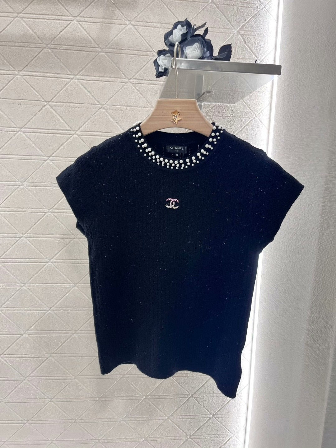 25 Spring and Summer New Pearl Round Neck Knitted Short Sleeve Top