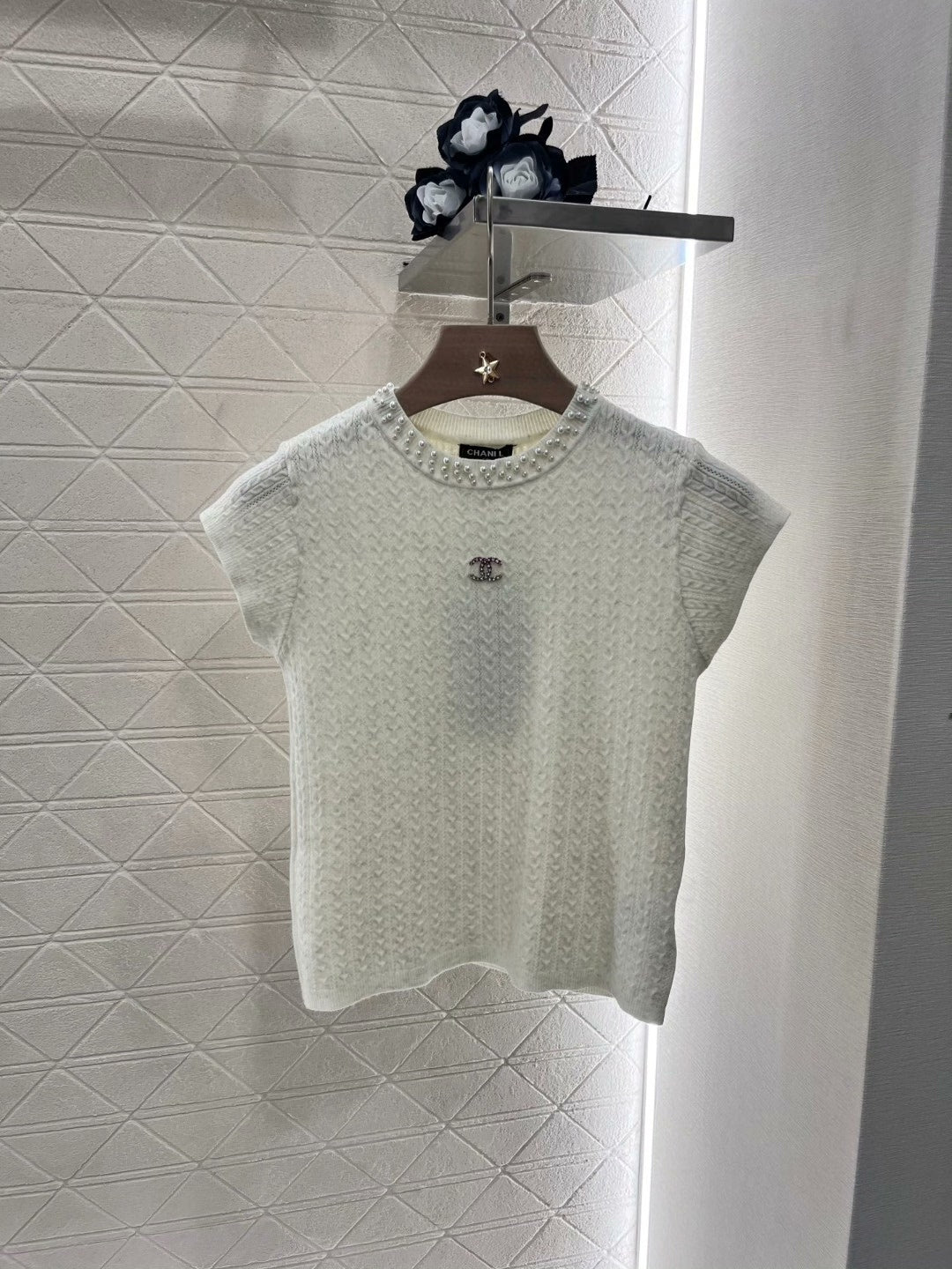 25 Spring and Summer New Pearl Round Neck Knitted Short Sleeve Top