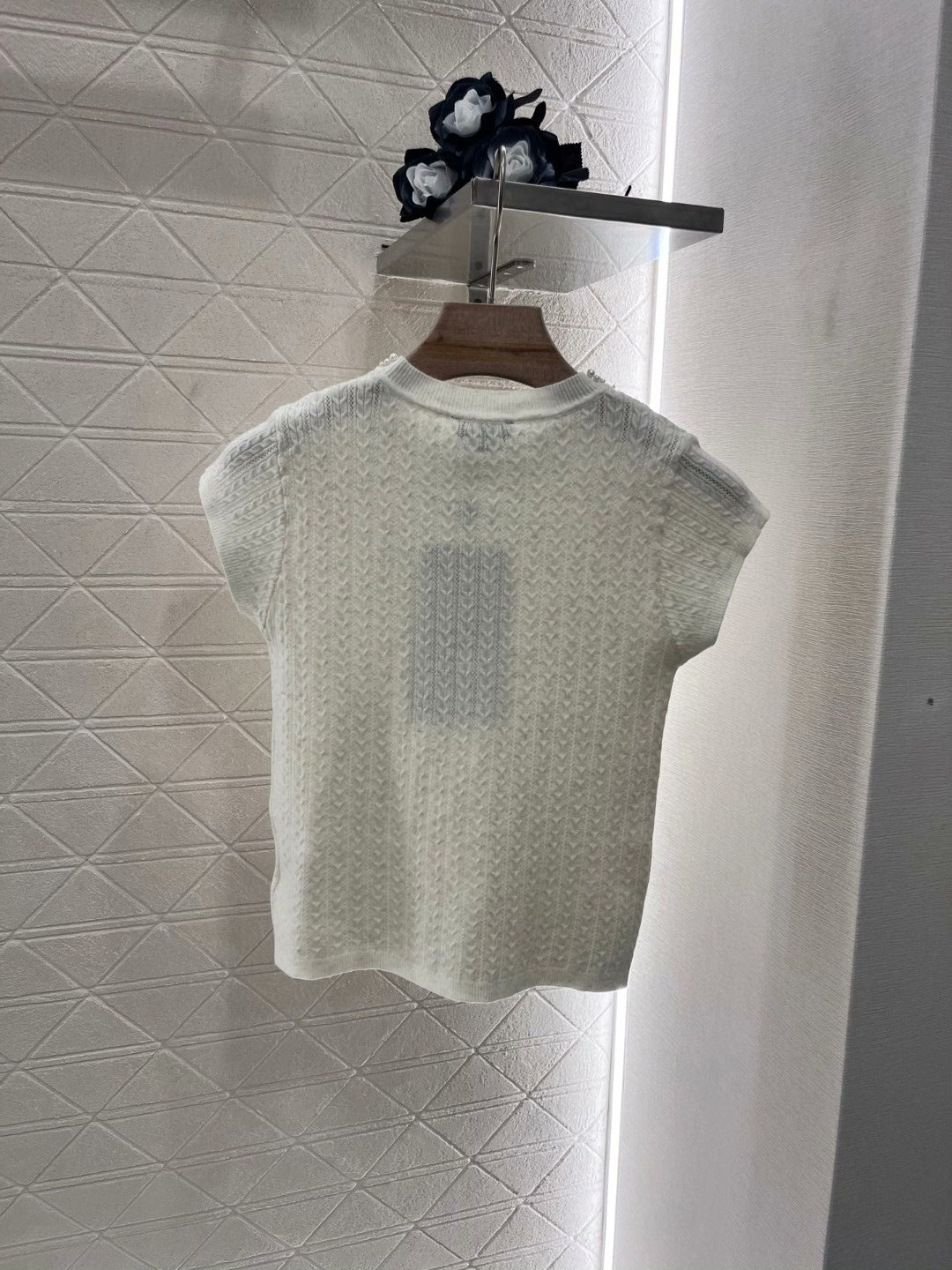 25 Spring and Summer New Pearl Round Neck Knitted Short Sleeve Top