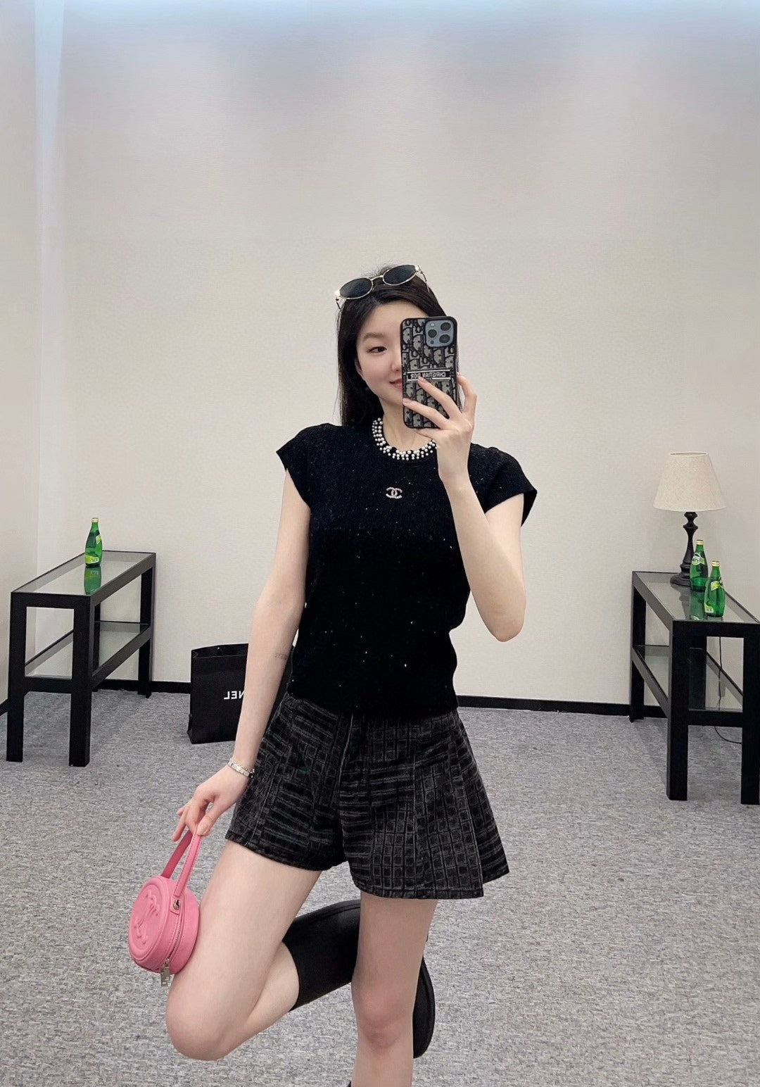 25 Spring and Summer New Pearl Round Neck Knitted Short Sleeve Top