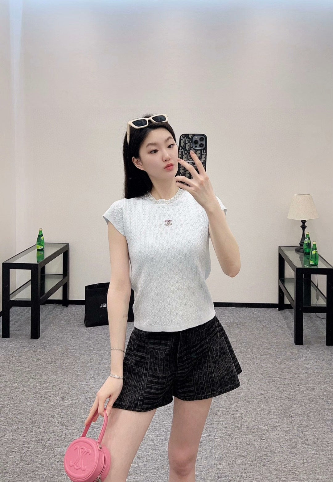 25 Spring and Summer New Pearl Round Neck Knitted Short Sleeve Top