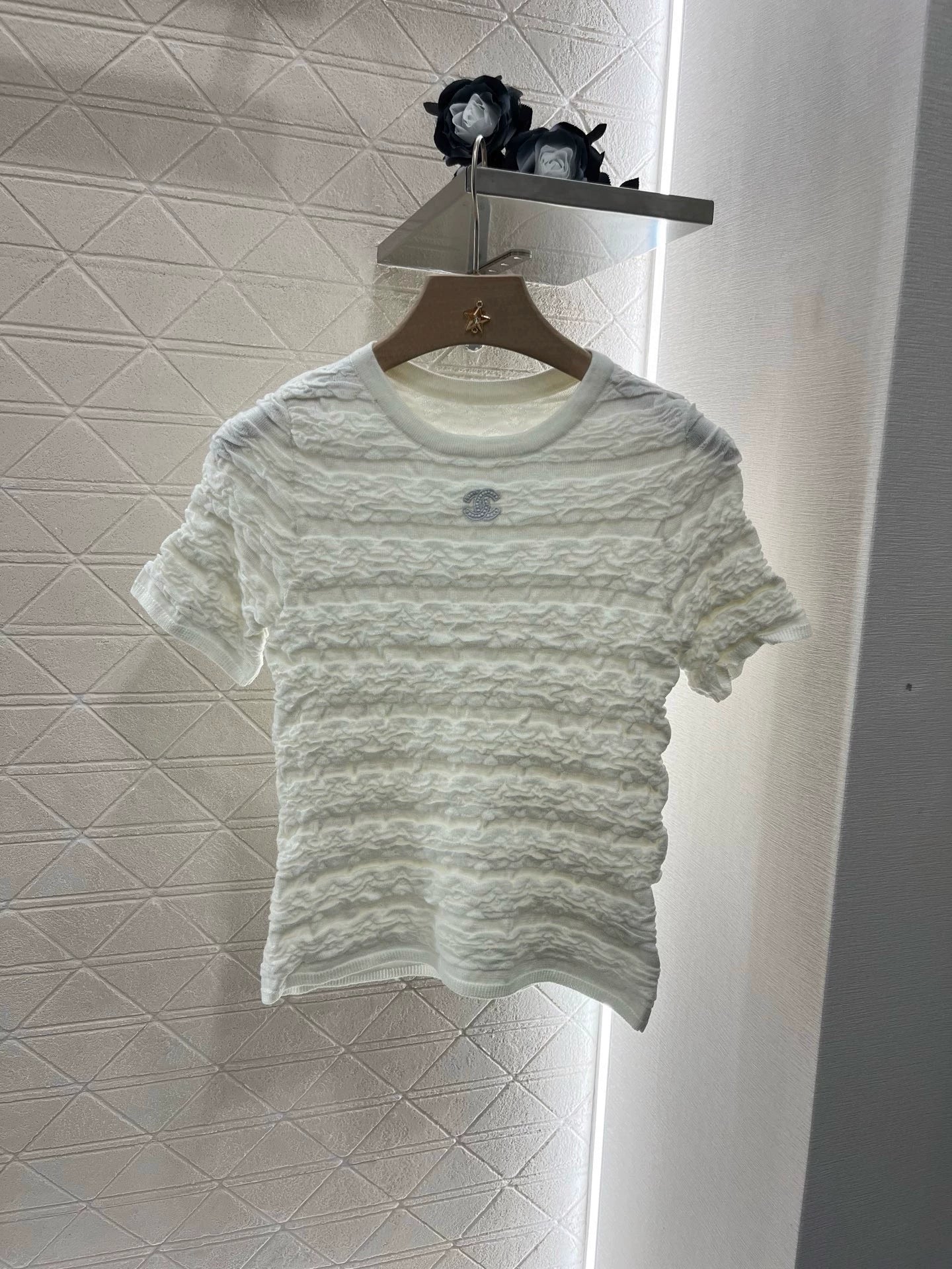 25 Early Spring New Embroidered Bubble Texture Knitted Short Sleeves