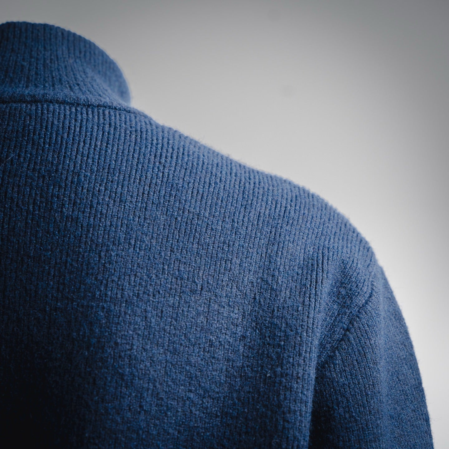 25 Knitted Zippered Long Cardigan