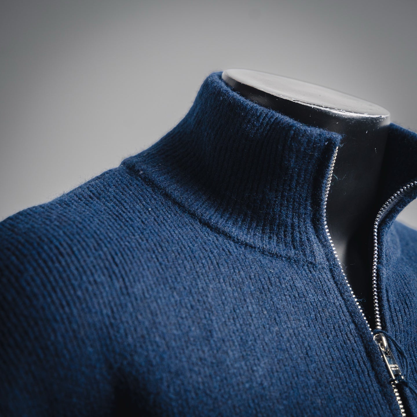 25 Knitted Zippered Long Cardigan
