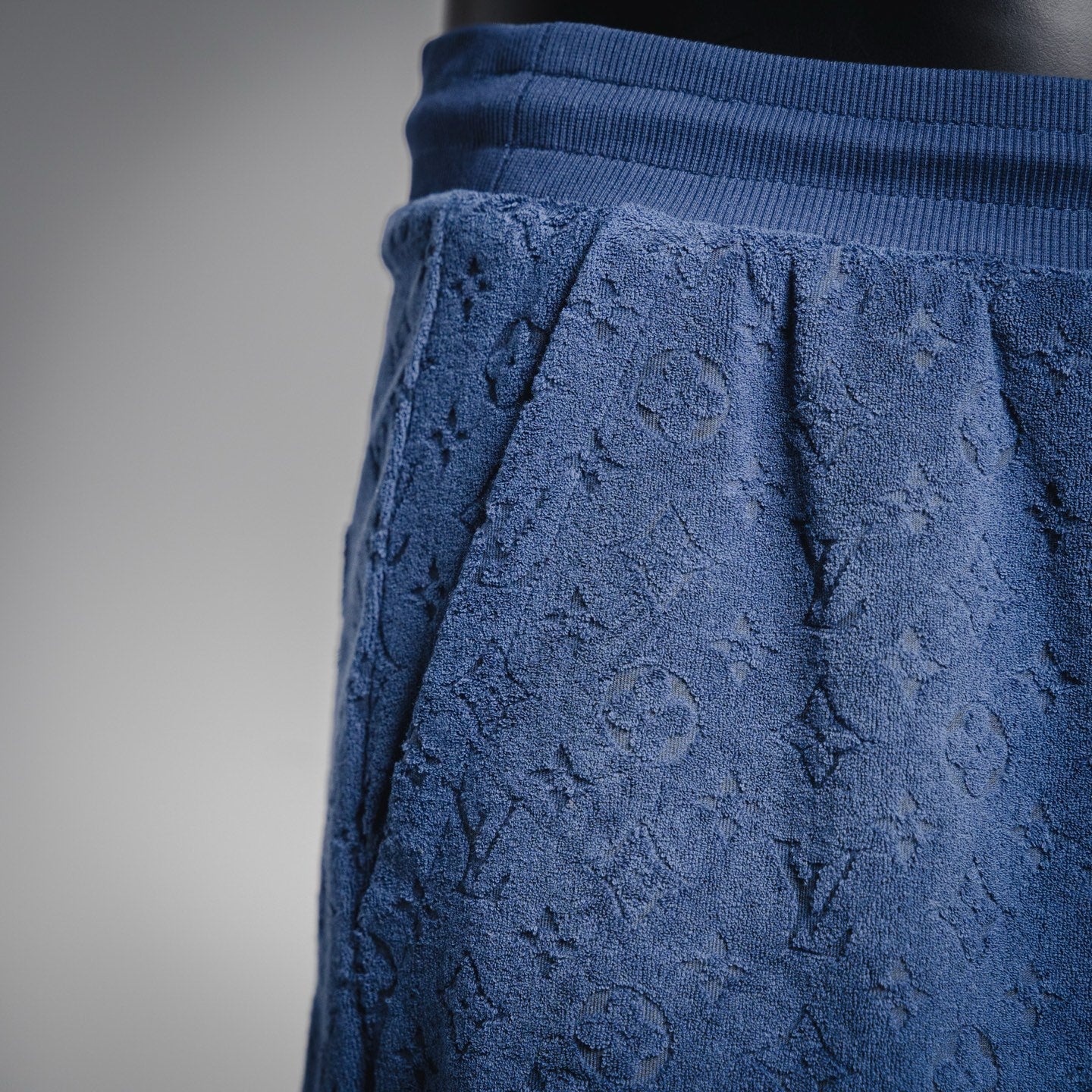 25 Navy blue flocked embossed terry shorts set