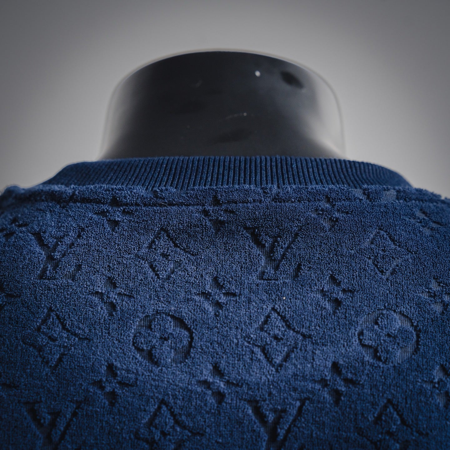 25 Navy blue flocked embossed terry short-sleeved shirt