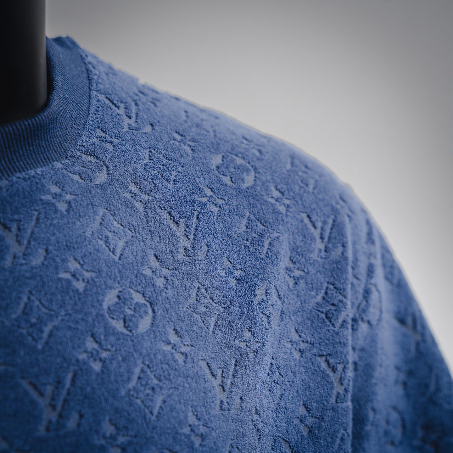 25 Navy blue flocked embossed terry short-sleeved shirt
