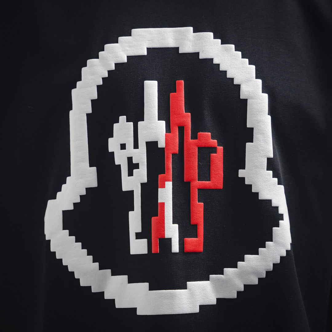 25ss's new early spring short-sleeved T-shirt with a pixelated, foamed logo print.