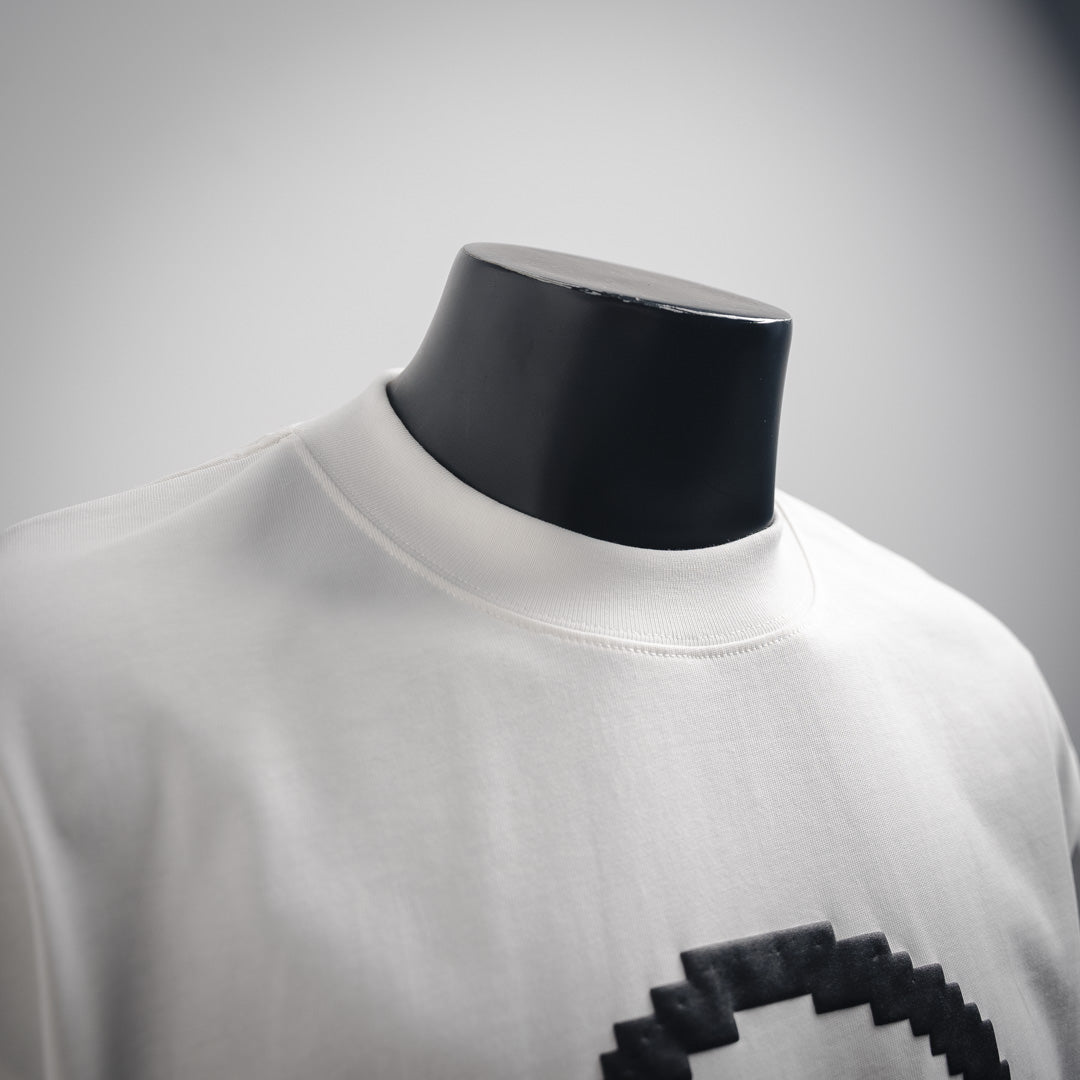 25ss's new early spring short-sleeved T-shirt with a pixelated, foamed logo print.