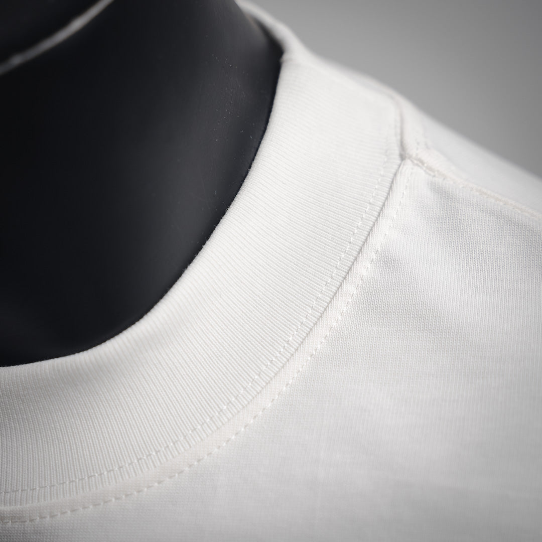 25ss's new early spring short-sleeved T-shirt with a pixelated, foamed logo print.