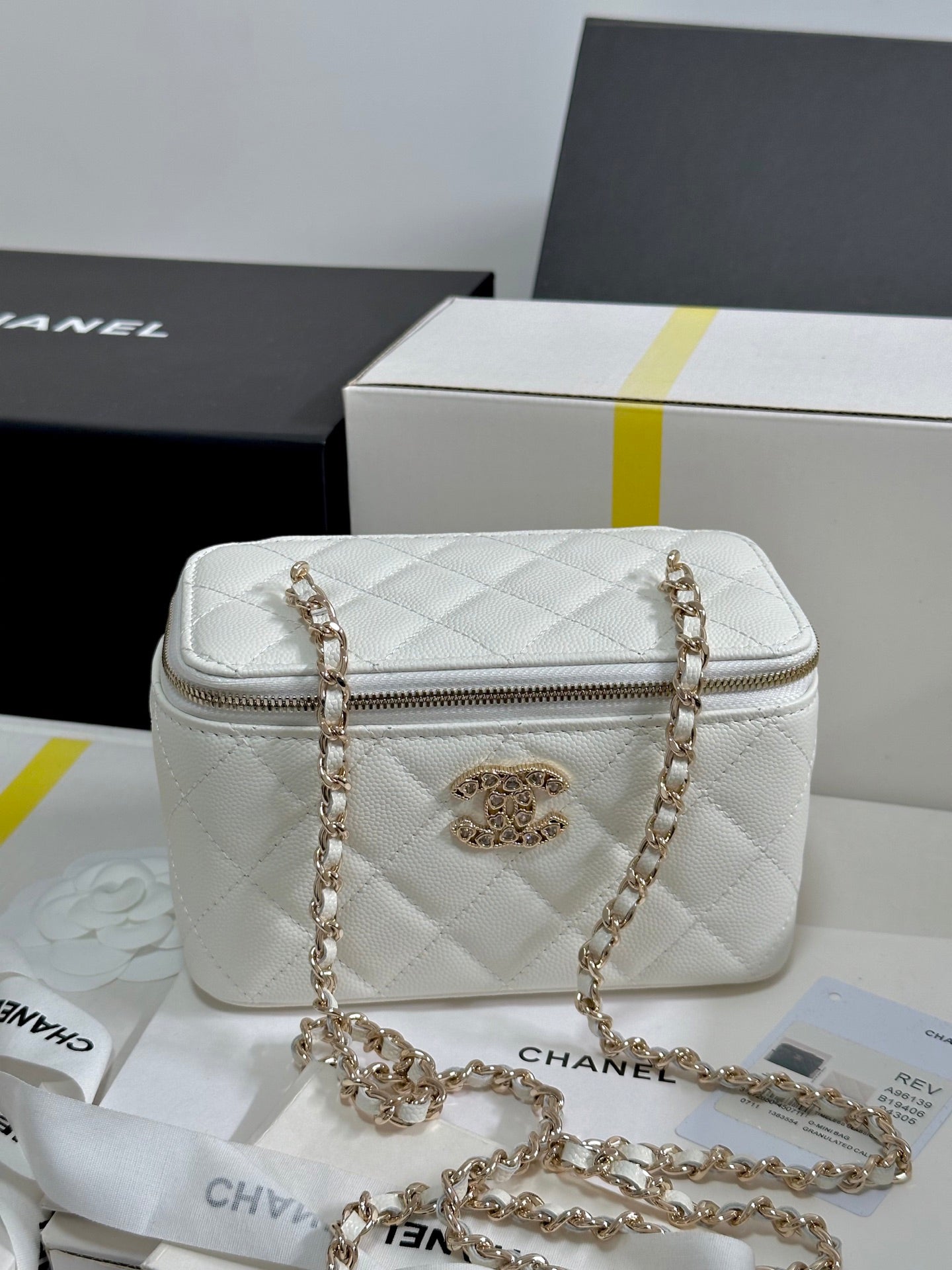 25C Vanity Case 17cm Yellow Caviar Leather Heart Rhinestone Light Gold Hardware 243418