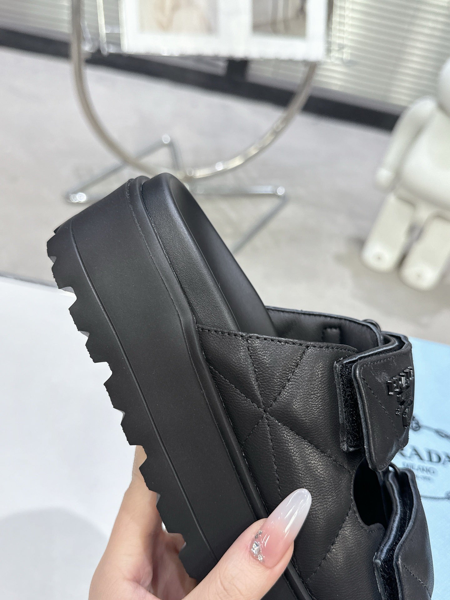 Thick bottomed double button cooler