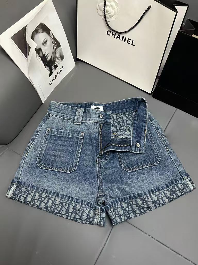 Gradient printed hemmed jeans