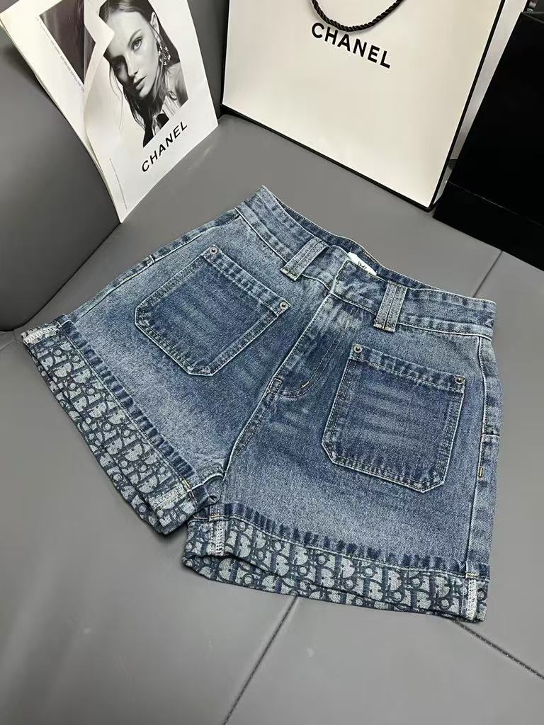 Gradient printed hemmed jeans