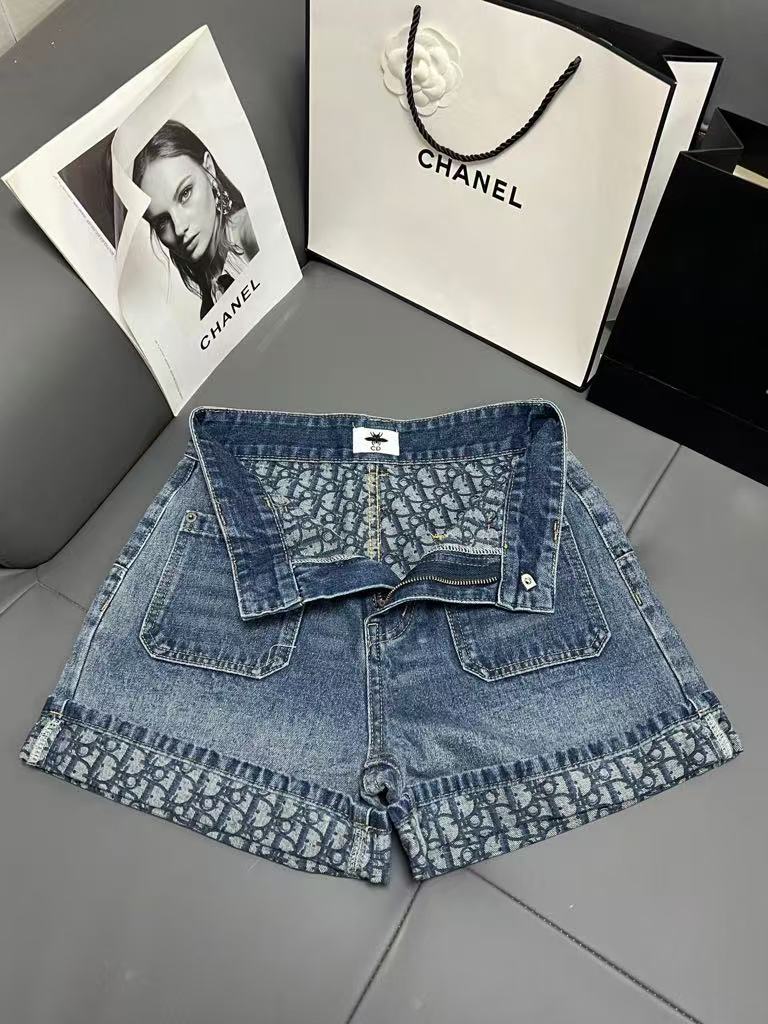Gradient printed hemmed jeans