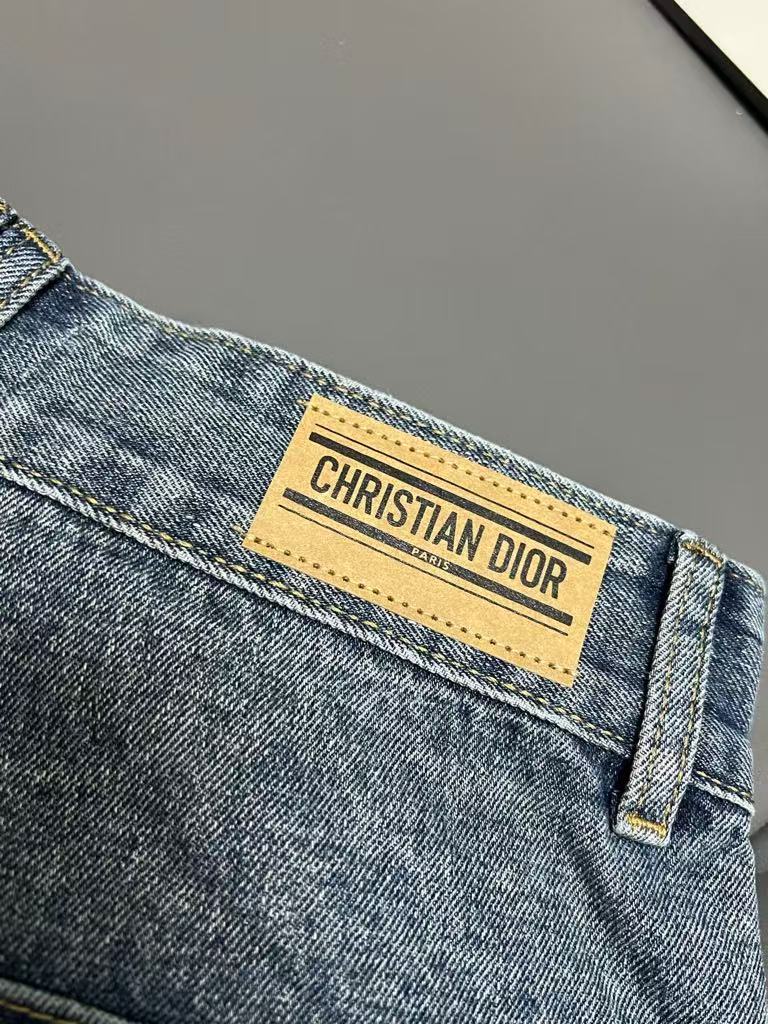 Gradient printed hemmed jeans