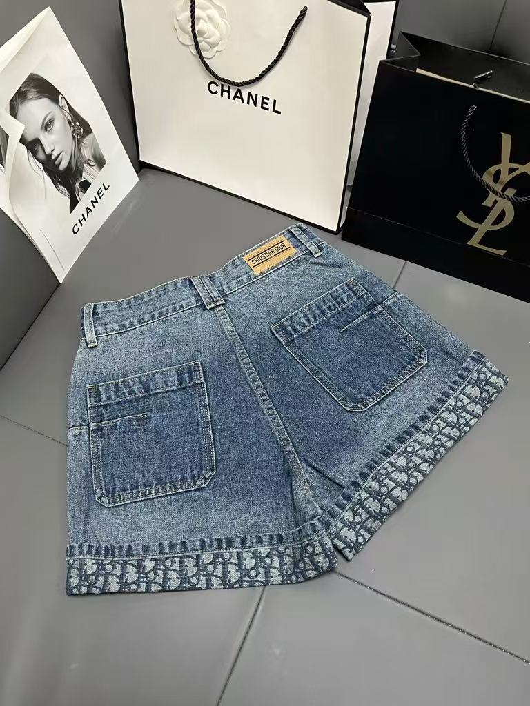 Gradient printed hemmed jeans