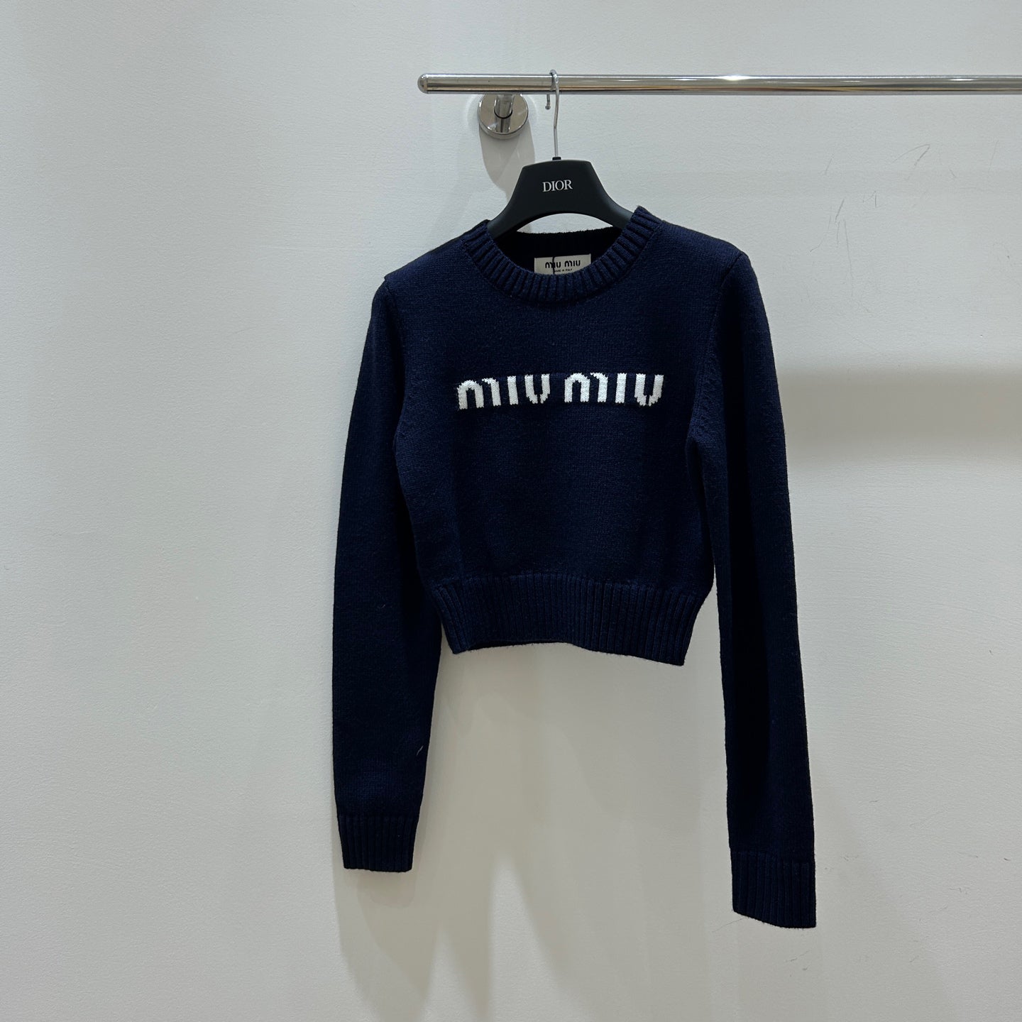 25fw Short crop top sweater with exposed navel