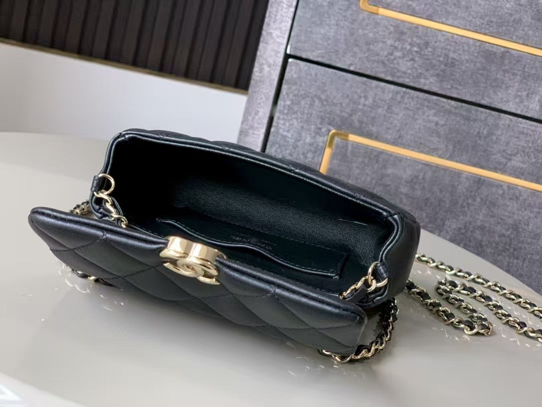 25 Black Trapezoidal Flap Bag