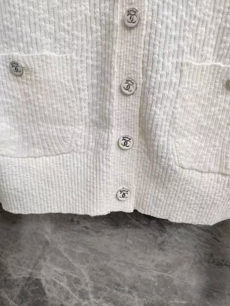 25 new white knitted cardigan