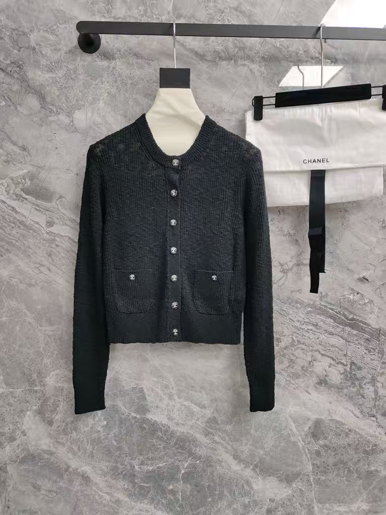 25 new white knitted cardigan