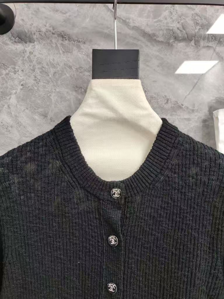 25 new white knitted cardigan