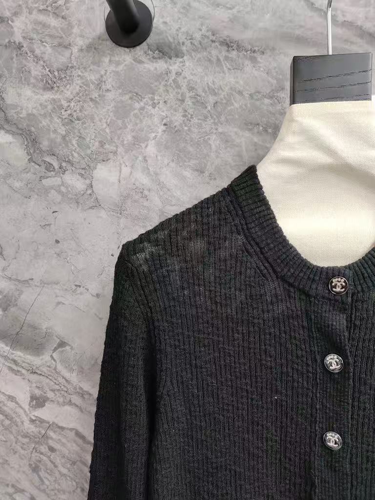 25 new white knitted cardigan