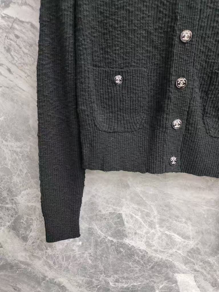 25 new white knitted cardigan